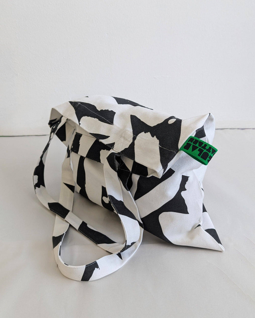 Big Ez Tote Bag in Mono
