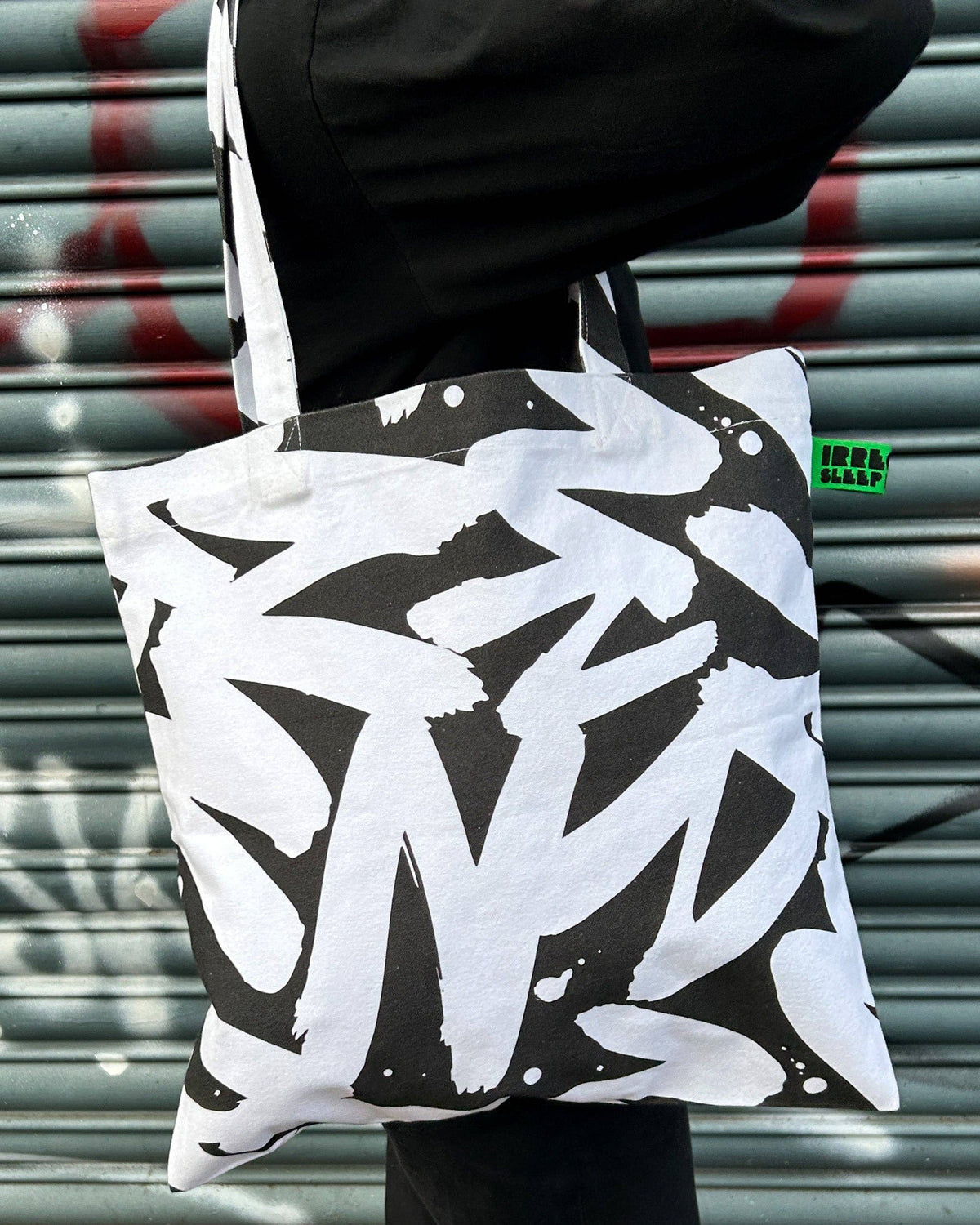 Big Ez Tote Bag in Mono