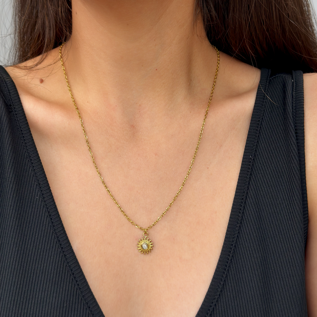 Solar Glow Necklace 💧✅