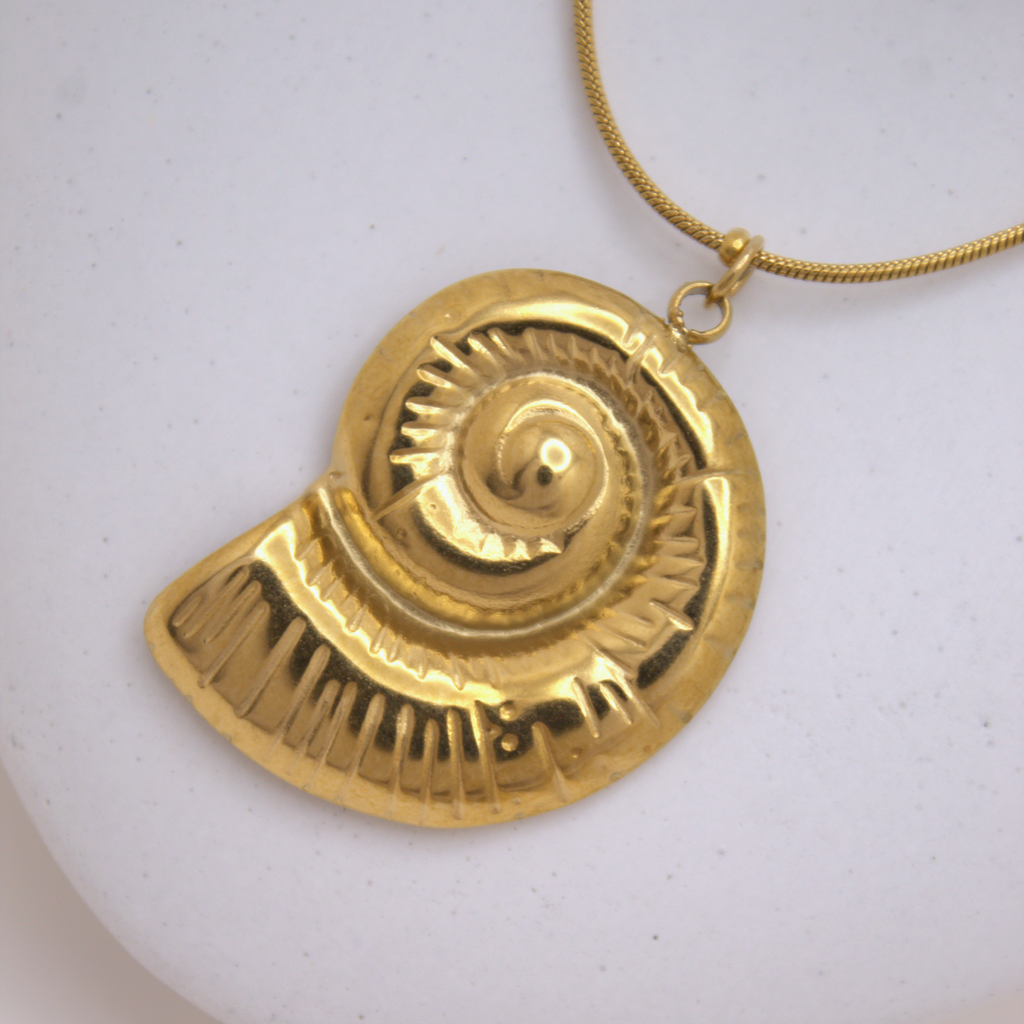 Golden Seashell Necklace 💧✅